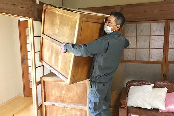 片付け専門スタッフ在籍《片付け費用・料金の抑制》ゴミ・不用品を法令に基づき徹底的に分別・仕分けすることによりリユース・リサイクルできるものがあれば片付け費用も抑えられる